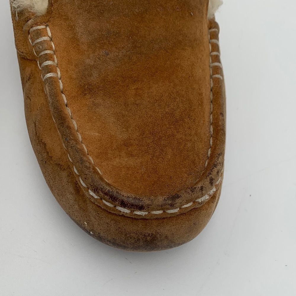UGG Tan Suede Moccasin Slippers woman’s size 7 - Picture 4 of 13